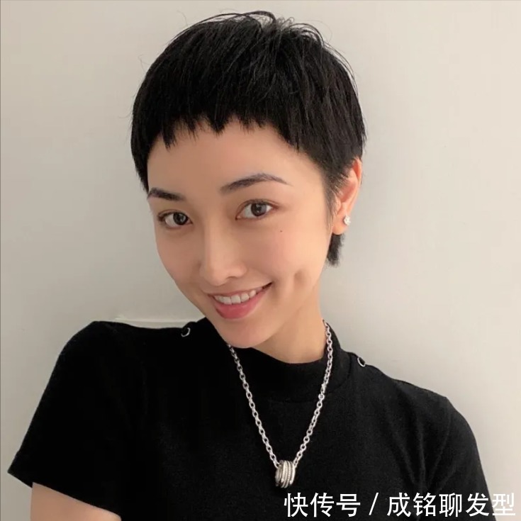 短发 不烫不染又自然的短发来了,清爽干练又不失时尚感,主要是显脸小