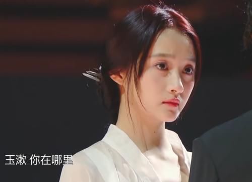 舞蹈|宋亚轩想拉关晓彤的手,女方的下意识反应,是对鹿晗最大的尊重