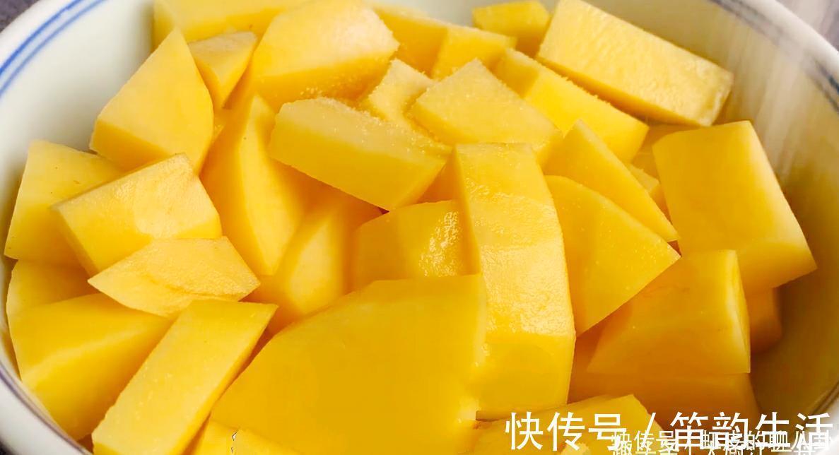 五花肉别再红烧了,教你个秘制做法,开胃又解馋,农村待客全靠它