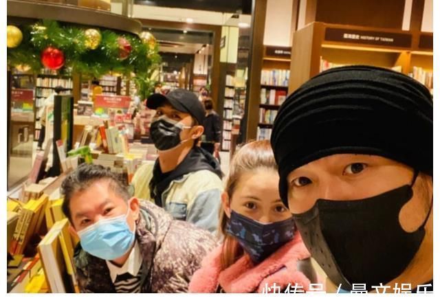 漫画|组图:周杰伦昆凌与友人外出逛街打卡书店,调侃为什么不买漫画书