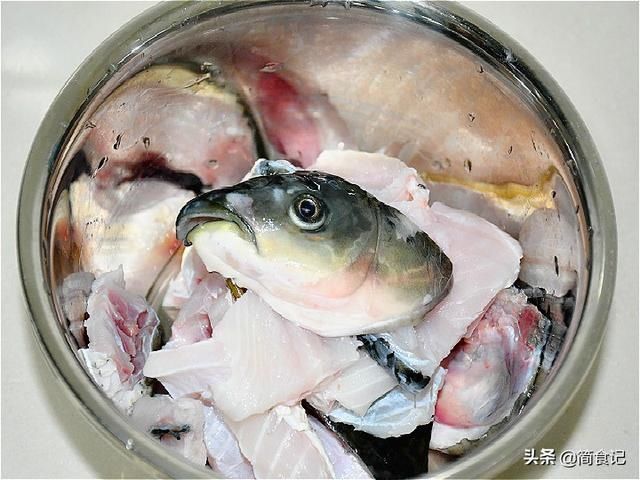dh吃鱼时,这个部位尽量别动!尤其是孩子更要少吃,为了健康要牢记