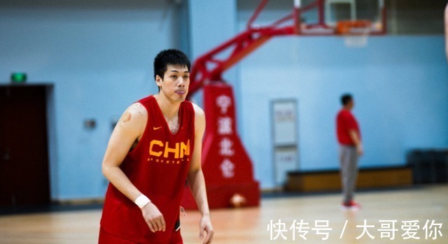 胡金秋|男篮终极12人出炉,内线双塔强强联手,杜锋用最强五后卫硬钢日本