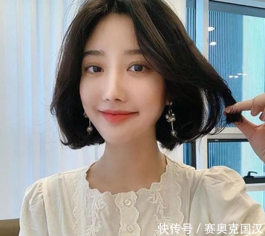 复古美|最显脸小的发型6款,脸大的女生有救了!