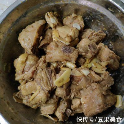 学会这道奶奶家的秘制糖醋排骨，想低调都不行