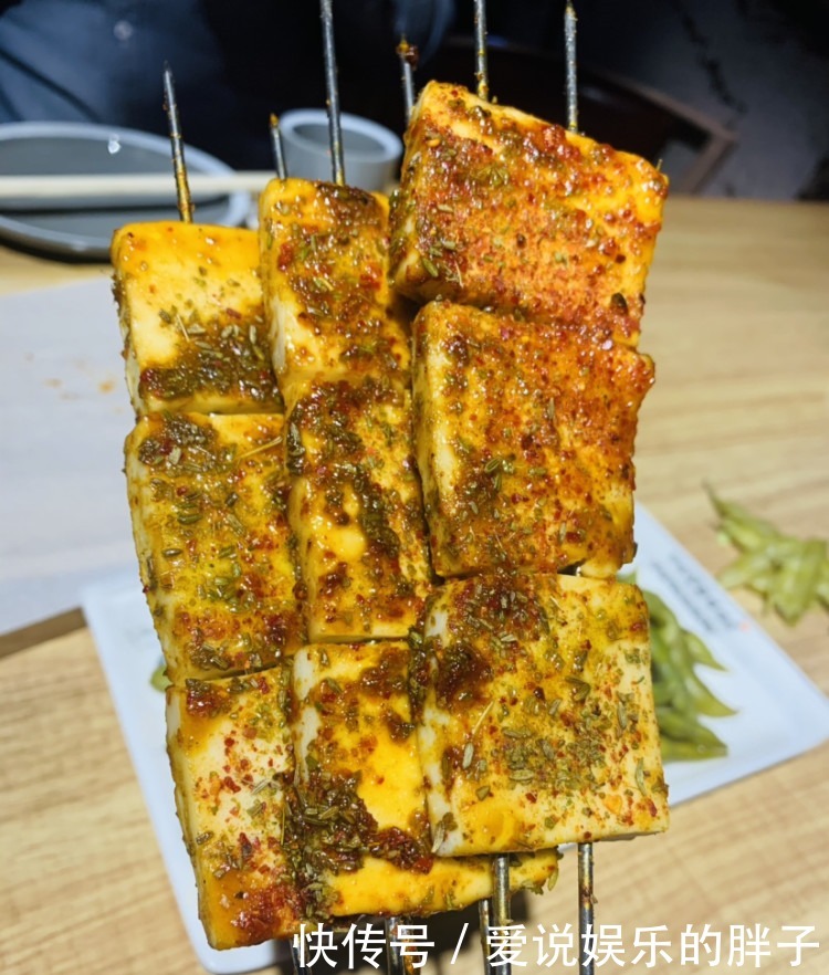 可以边听歌看电影的烧烤店