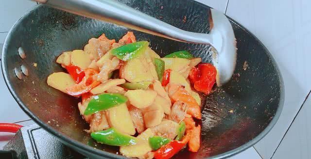 干锅土豆片很多人做错了,大厨教你几个技巧,味道十足,好吃下饭