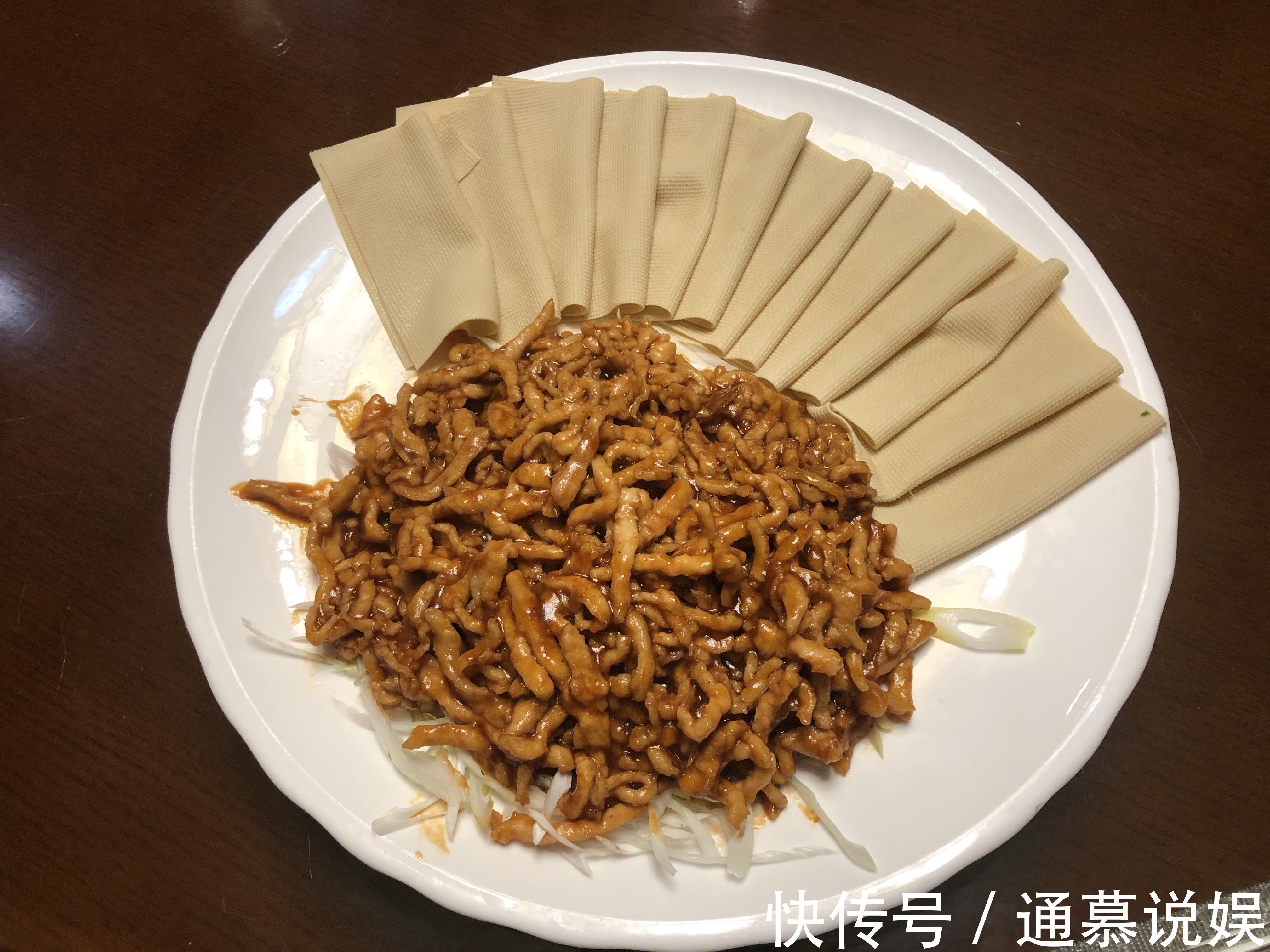 家人聚餐，8个人点了8道菜，花了410元，你看值不值