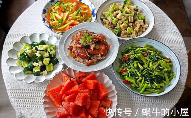 西瓜瓤|外甥女做的午餐,一桌素菜看似清淡却比大鱼大肉好吃,真会过日子