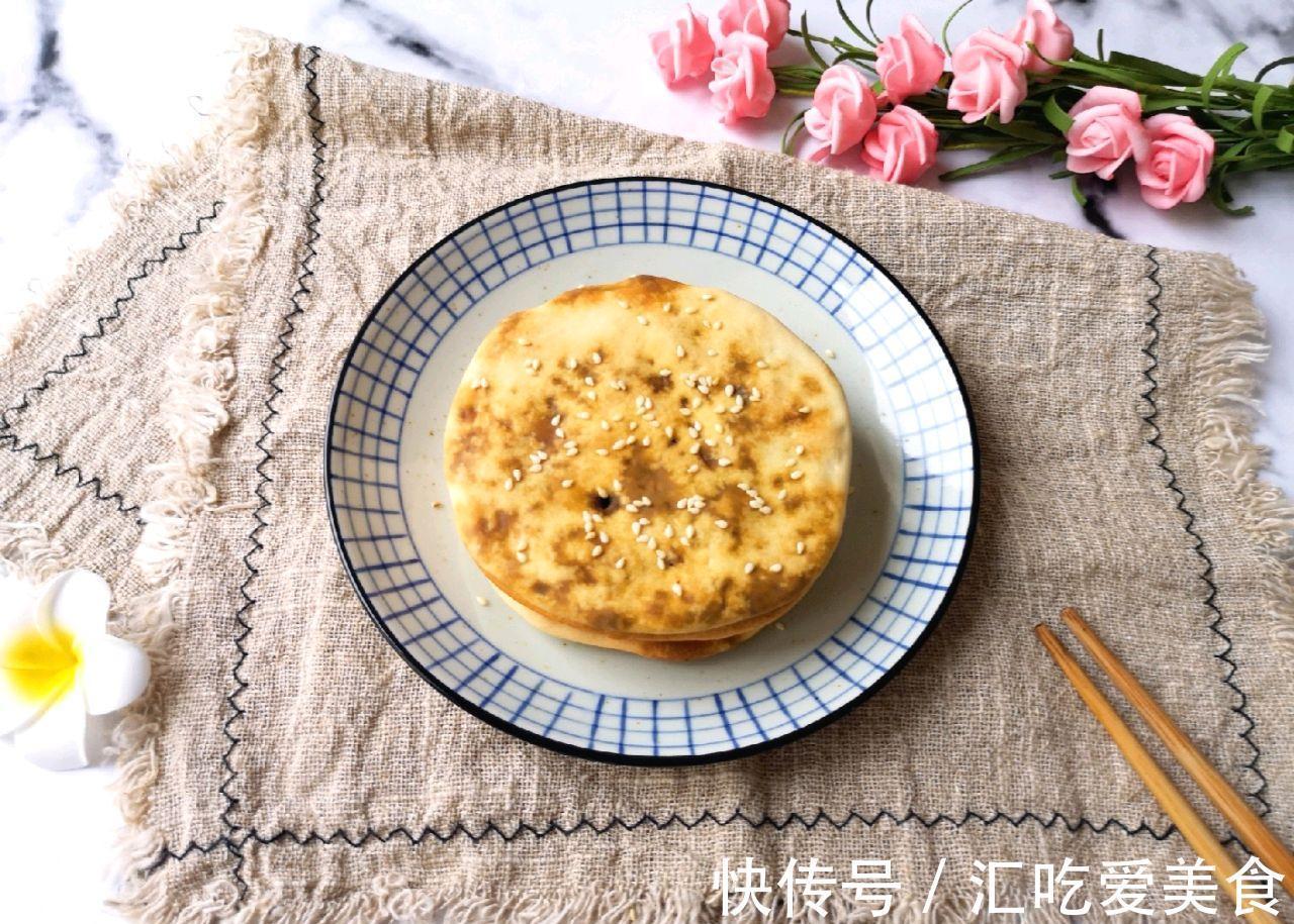 自制梅菜肉酱烧饼，在家也能吃到特色小吃，鲜香适宜，味道很棒