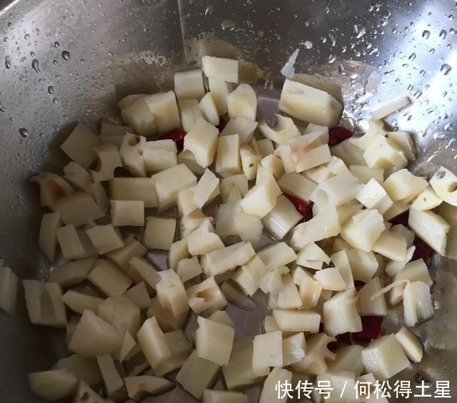 小丁|莲藕最经典的吃法酸辣藕丁,美容养颜还开胃!