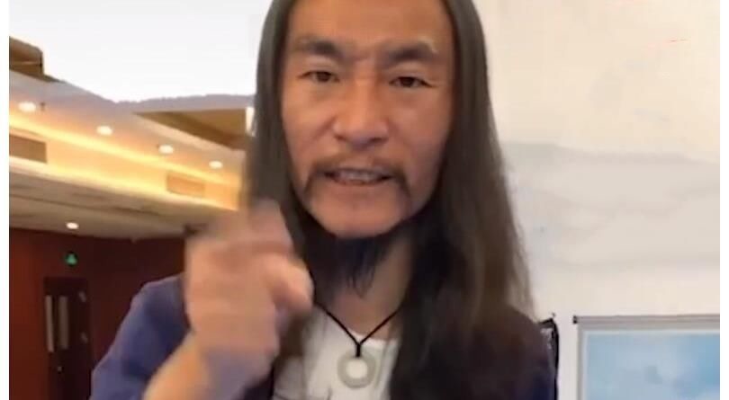 书法大师#靠写“丑书”走红,创作时表情夸张、情感丰富,1年收获61万粉丝