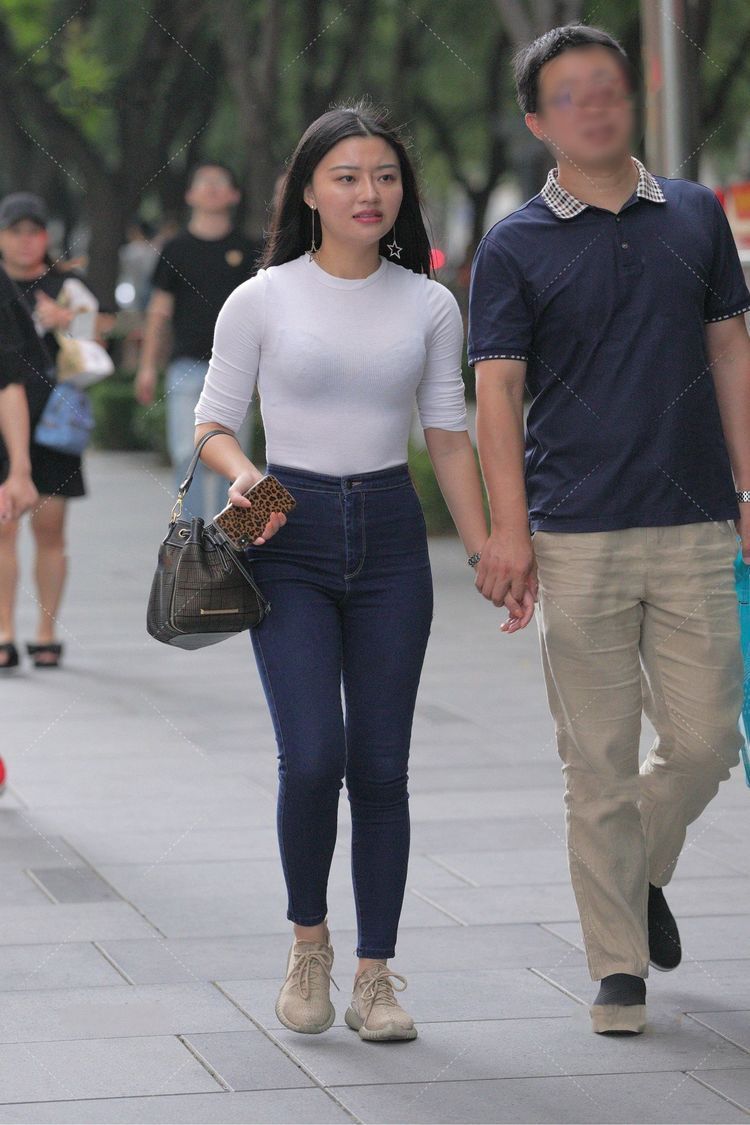 上衣 紧身日常装穿搭,简约大方,凸显的极简时尚风格