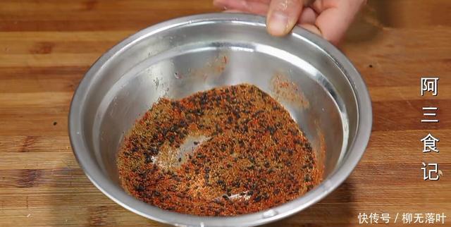 好吃|花生米怎么做才好吃,大厨告诉我,加2个鸡蛋,这样做比吃肉还香