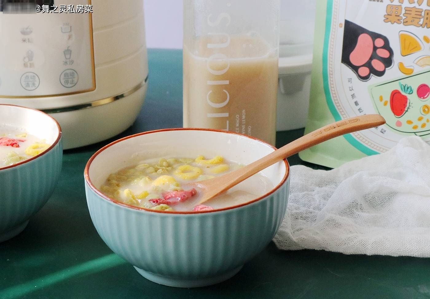 豆浆里面加这几样食材，暖胃好喝肠道舒服，比牛奶还营养！