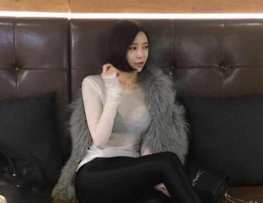 打底裤 紧身打底裤小姐姐,风姿绰约的身姿,女人味十足!