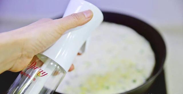 搅拌均匀|不揉面,不擀面,筷子搅一搅,5分钟烙出一大张饼,解决全家早餐