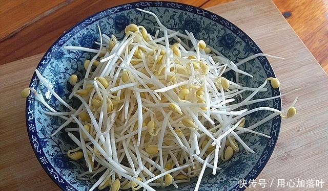 冬天多吃此菜,1块5一把,健脑软化血管,防牙龈出血,别不懂吃