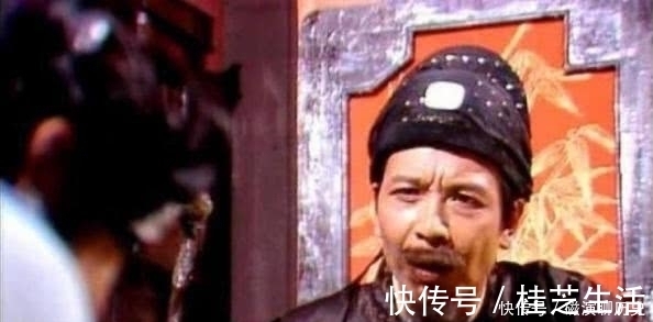 贾演!秦可卿的葬礼上,贾珍因腿部受伤而拄着拐杖,是被谁打的?