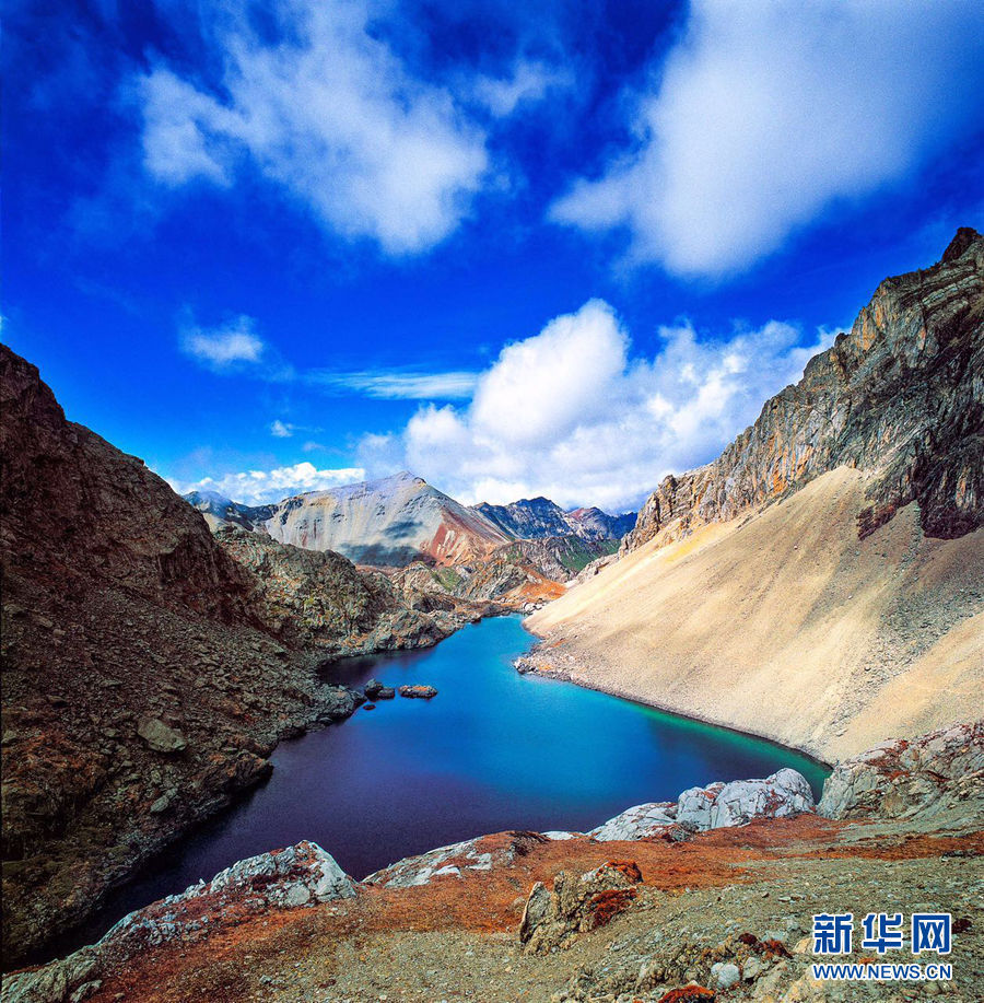 推荐香格里拉私藏美景峡谷绝美通天雪山天成佛塔