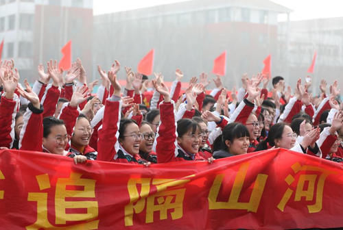 河南驻马店新建大学，投资20个亿，占地面积1000余亩，学生很期待