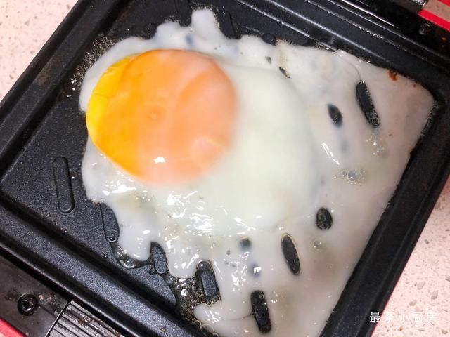 我家有了三明治机，早餐一个月不重样。怎么吃也不腻，营养又解馋
