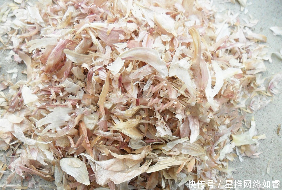 大蒜皮不要扔掉了,几个用途花钱都买不到,真是长见识了