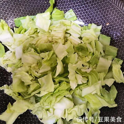 小颖|家常卷心菜最经典的做法，简单易学好上手