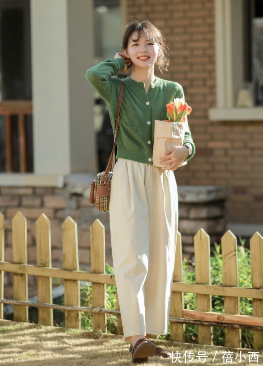 苗条曲线 针织衫很难穿出高级感?记住博主的这几招,不费力打造优雅魅力