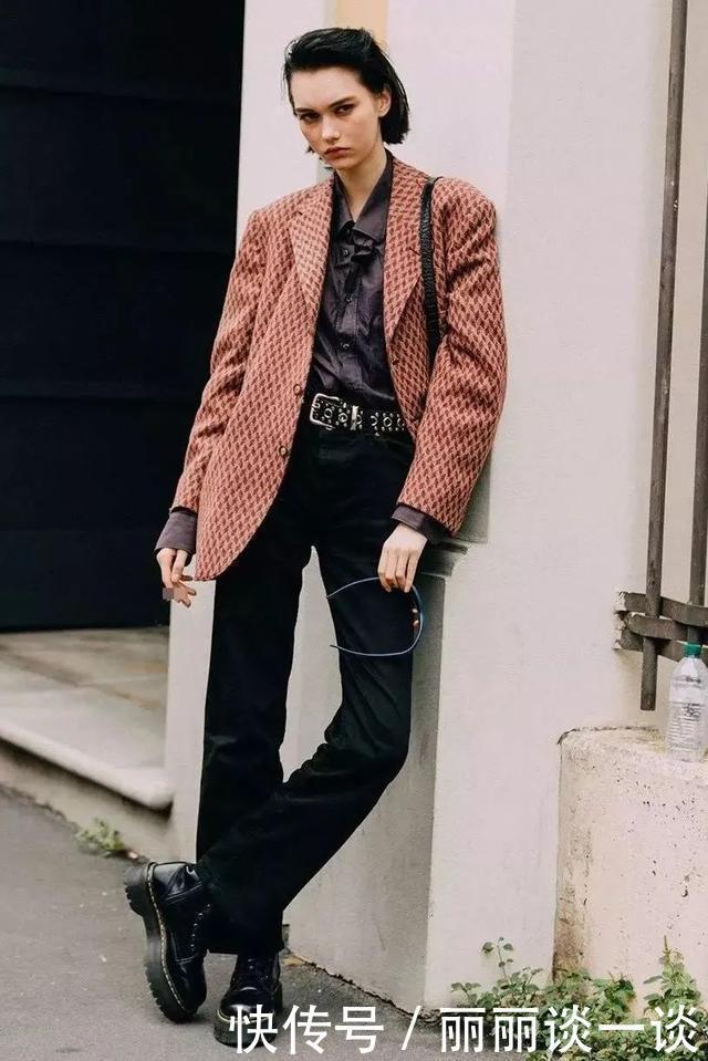 马丁靴的30个穿搭示范，可甜可盐，时髦炸了！