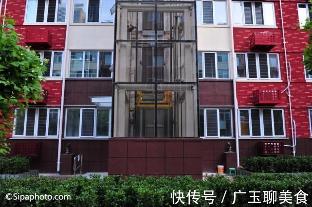 电梯|朋友冲动买下老旧二手房，住了半年就后悔，他总结了“3个缺点”