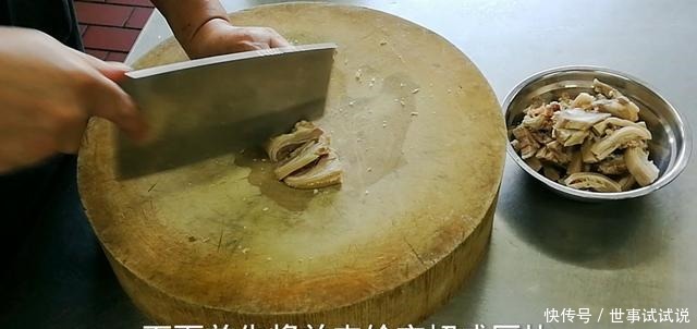 大厨将羊肉加这个一起烧,简单易学,香辣开胃,好吃停不住嘴!