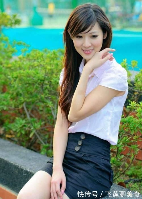 穿搭 美女模特:时尚牛仔裤简约穿搭,美的出众!