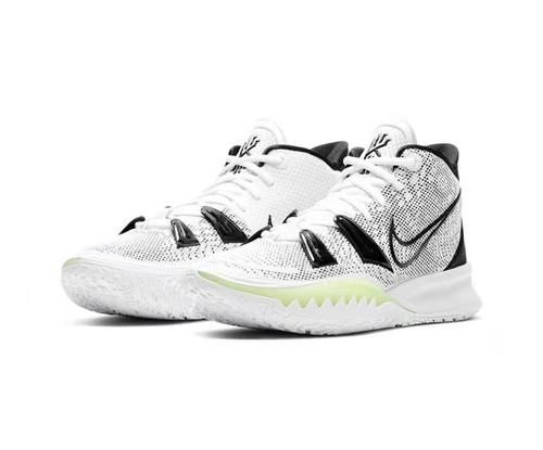 盘点识货篮球鞋销量前三名,黑马居然是它。