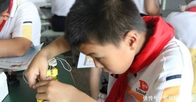 父母|如何分清学霸学渣现在流行“橡皮理论”，父母默默拿起孩子橡皮