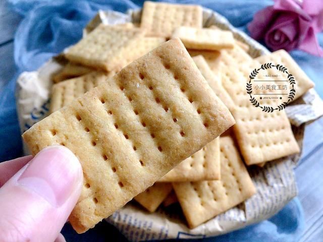 玉米面别再煮粥了,这么做比锅巴脆,比蛋糕香,减肥期吃正合适