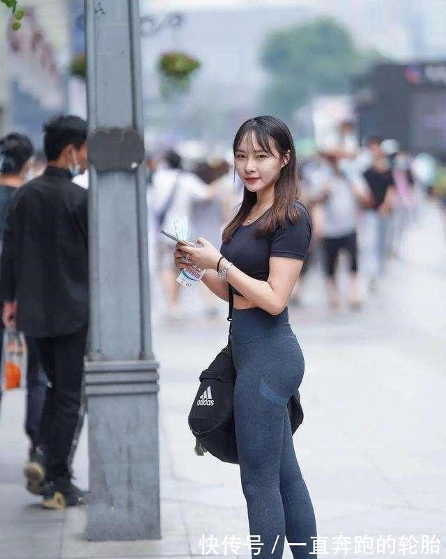 瑜伽裤 亲民风格的瑜伽裤,总能为造型加分,优雅时尚!
