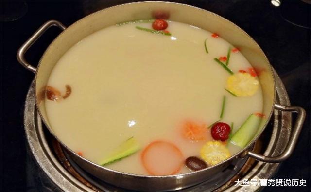 吃火锅时,不要再点“清汤锅”了,服务员说漏嘴:反正吃了也没事