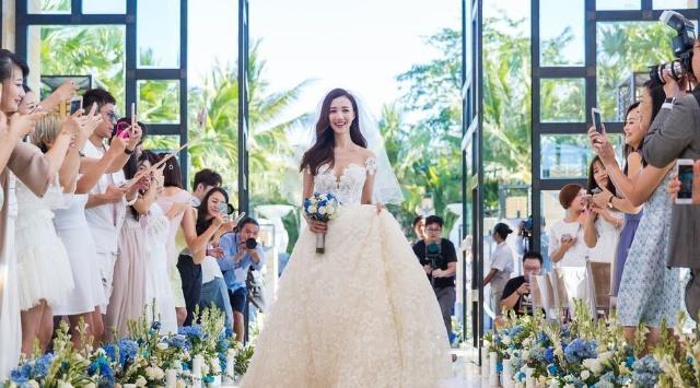 °éÄï|¡°×îÇÀ¾µ°éÄ»ðÁË£¬Ò»¸ö¶¯×÷Òý·¢ÕùÒé£¬ÍøÓÑ£ºÎªÇÀ·çÍ·»í³öÈ¥ÁË