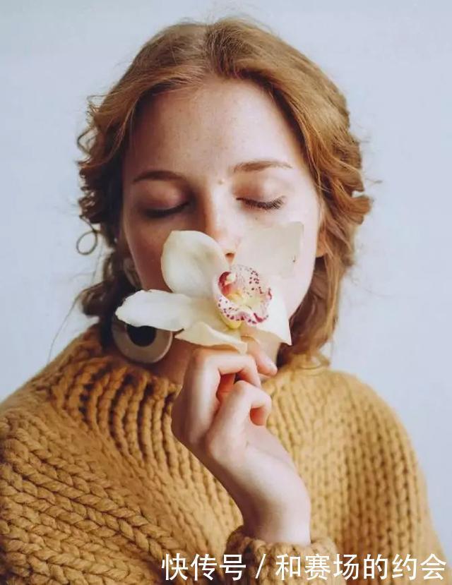 件灰色系|2020年秋冬,“大地色”火了,高级百搭又显气质