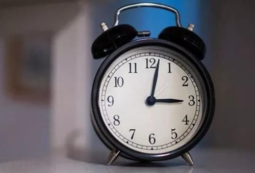 睡眠时间|秋天养生时间表,吃饭睡觉洗澡都有时间讲究,做对了才是真正养生