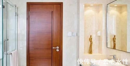 铝合金|卫生间选木门还是铝合金门?看过别人家的,才发现我家的装错!