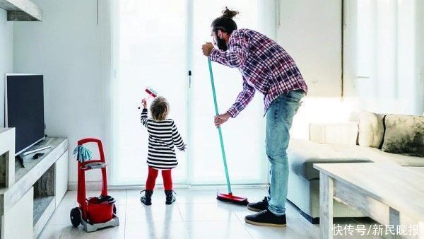 疫情|美国妈妈不想再当“超人”：疫情凸显困境 工作生活如“走钢丝”