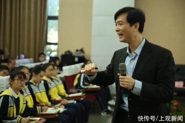 校长|中国学生批判性思维普遍偏弱？这个校长提出“让孩子们学会质疑”