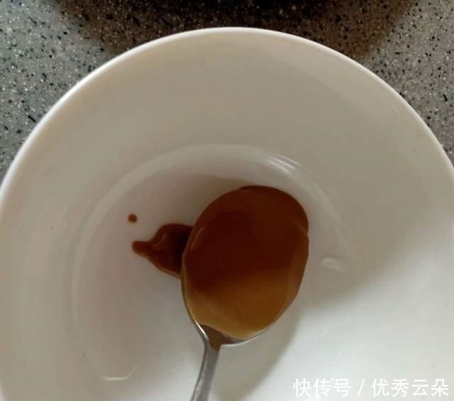 豆角与芝麻酱是好“搭档”,清爽爽口,酱汁飘香四溢