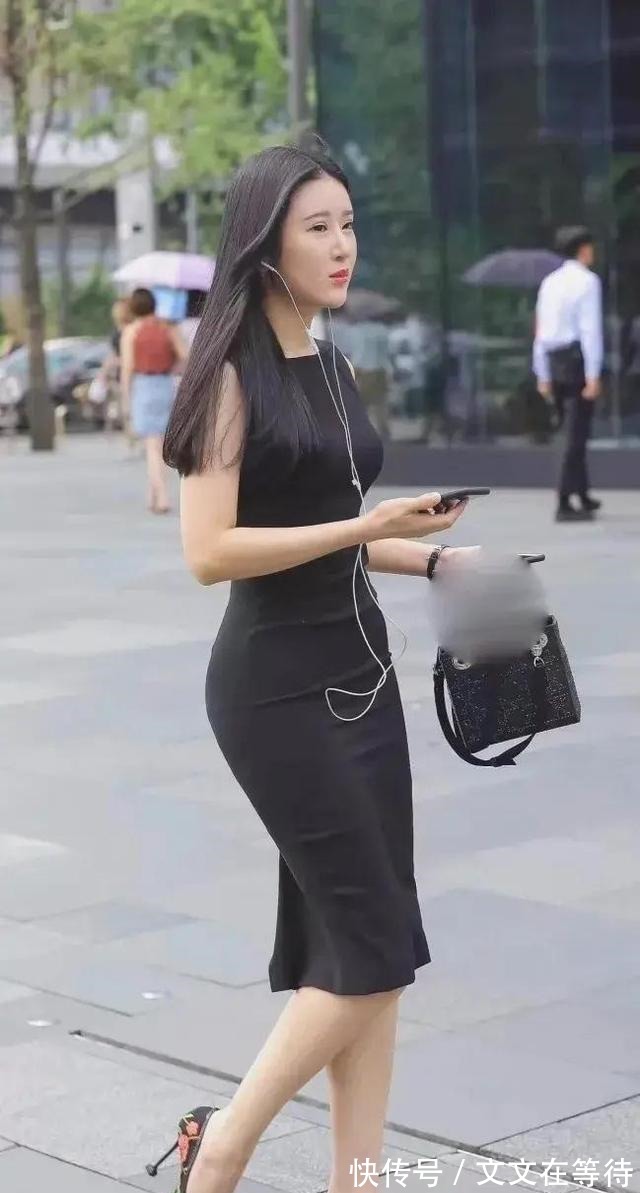 裙子 紧身瑜伽裤巧穿搭,搭配紧身小背心,尽显“女神般”的风情!