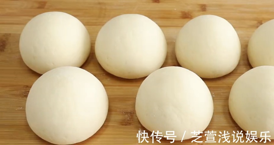 馒头|用开水烫面做馒头,是老一辈蒸馒头的方法,不发面,个个暄软回甘