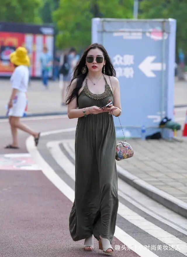 身段 连衣裙休闲甜美两不误,凸显惹人羡的身材,洋气又好看