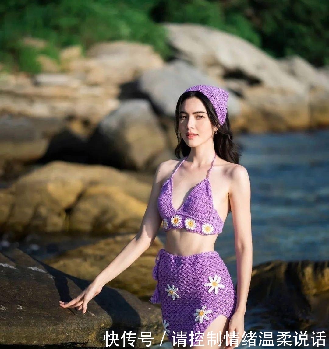 2021年第一套绝美气质穿搭:丝绒裙+毛衣!!!