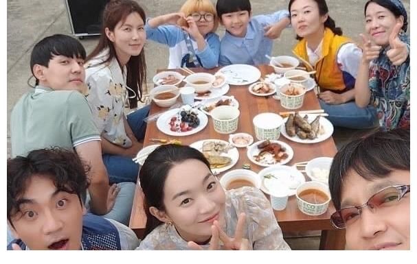 《海岸村恰恰恰》金宣虎申敏儿上演求婚接力,暖心角色领便当引爆泪腺