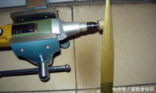 木板|垃圾堆里随手捡了个破木板,自己做成手串被告知是金丝楠